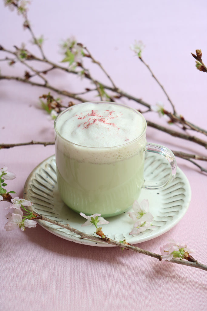 モリンガと豆乳の桜ラテ